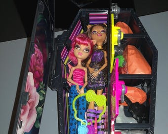 Monster High 2 Doll Sets Fashion With G3 Secrets Coffin Cabinet Clawdeen /  Draculaura / Frankie - Etsy