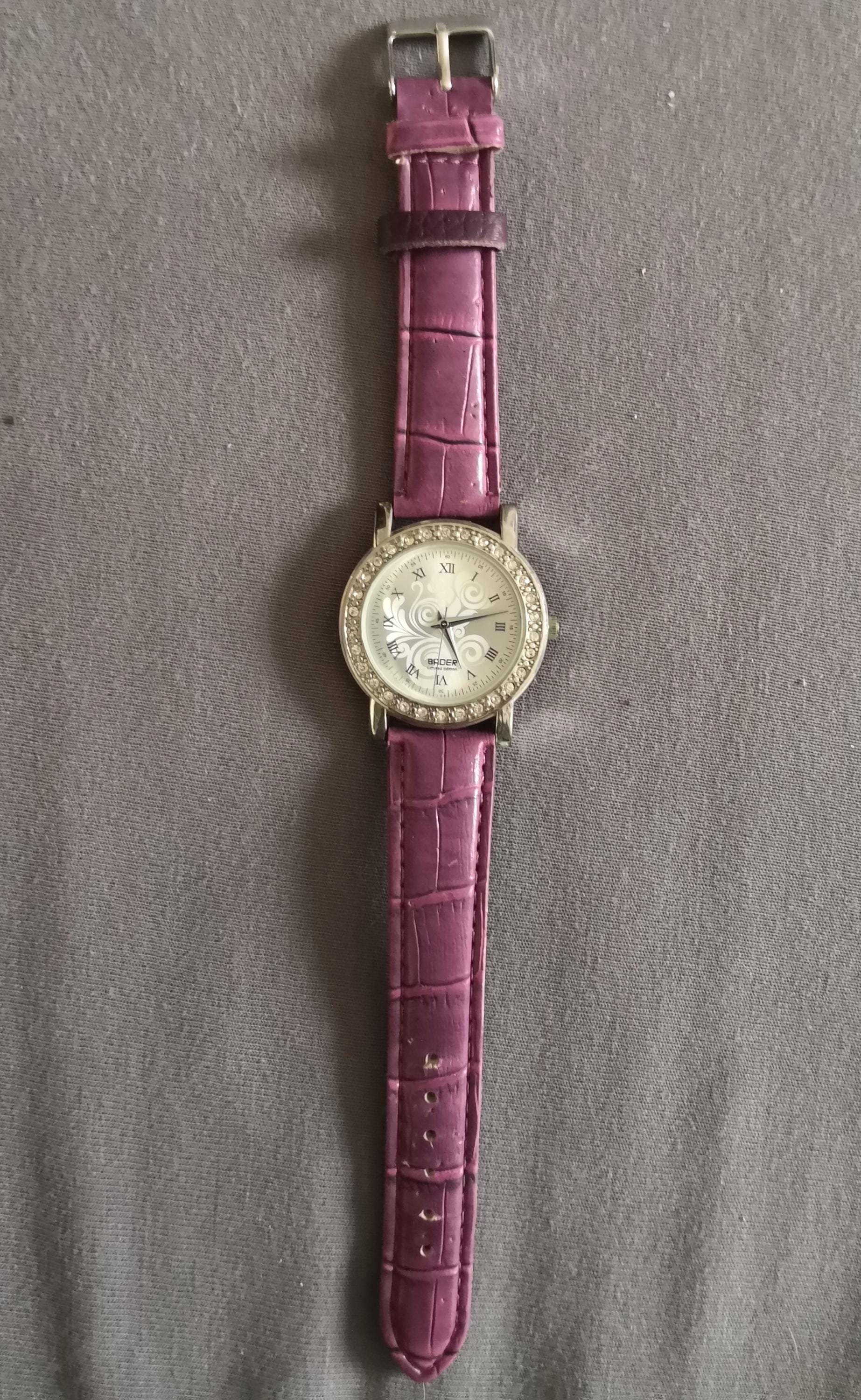 Montre Fille RED Horse Analogique Avec Breloque Argent, Dans