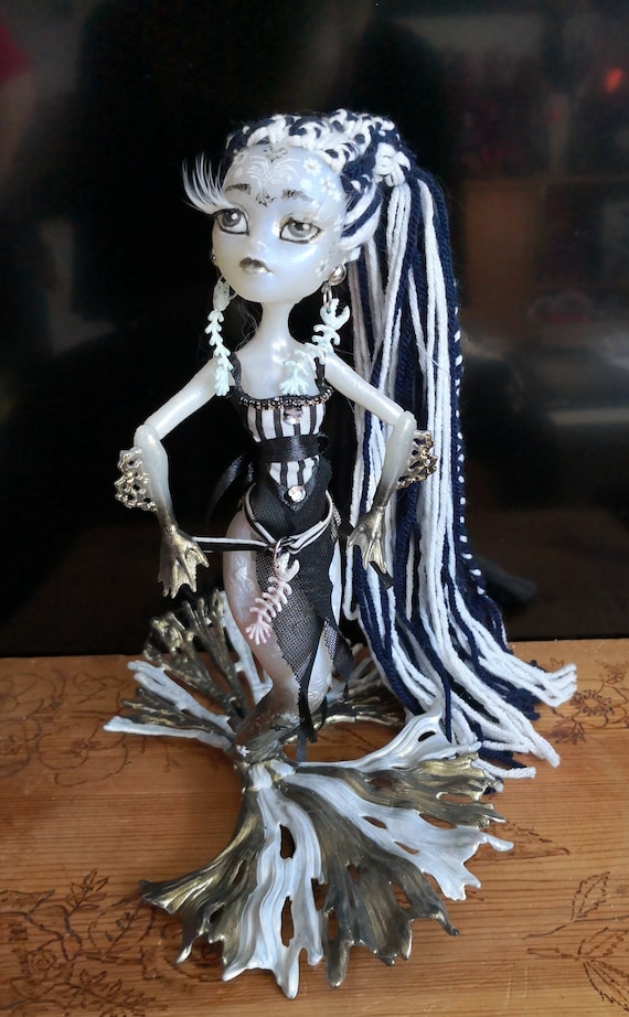 Ooak モンスターハイ人形 ドレッドフィンカーズ フランキー ラグーナ