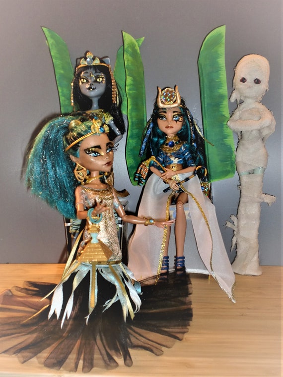 Monster High Cleo De Nile Doll with Pet and Accessories in Blue, Gold and  Brown