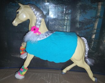 Spielzeugpferd 17cm Mit Zubehör Für Barbie & Co. | Beweglicher Kopf & Abnehmbarer Sattel | Ideal Für Puppen 20-32cm