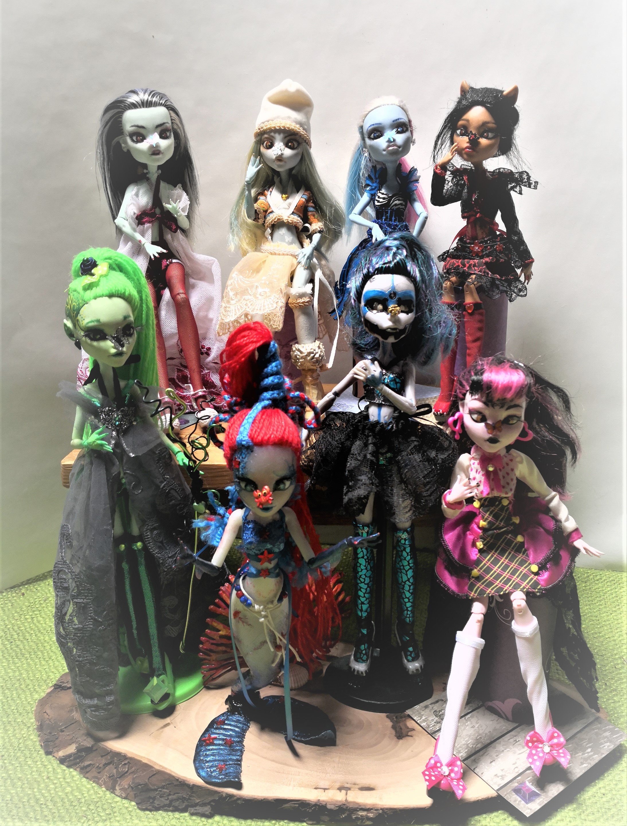 Ghoulia with og outfit so cute🥺 : r/MonsterHigh