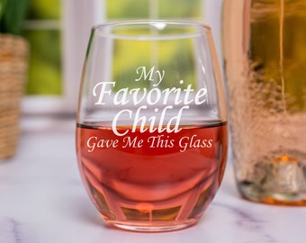 Wine Gift for Mom, Funny Mothers Day Glass, Mothers Day Gift from Kids, My Favorite Child Gave Me This Glass, Cute Gift for Mom