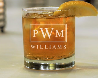 Bourbon Glasses Wedding Party Favors Etched Scotch Glass Best Man Gift Engraved Wedding Glasses Personalized Whiskey Glass Set of 2