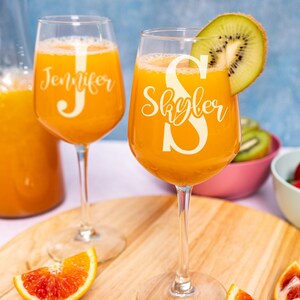 Personalized Wine Glass Set of 4, Custom Wedding Party Wine Glass, Bridesmaid Gifts, Bridal Party Glass, Monogram Glass, Maid of Honor Glass
