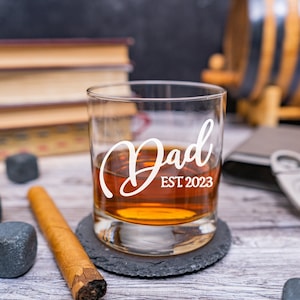 Dad Gift, New Dad Gift, Dad Announcement, New Baby Announcement, Dad To Be, Dad Whiskey Glass, Dad Glass, Pregnancy Announcement, Dad Est