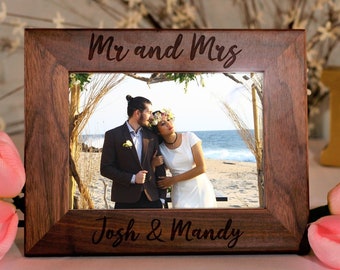 Wedding Picture Frame, Wedding Gift, Personalized Frame, Gifts for the Couple, Mr and Mrs Gift, Custom Wedding Photo, Wedding Picture Gift