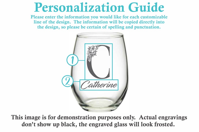 Puede incluir: Una copa de vino de vidrio transparente con un dise&ntilde;o personalizado. El dise&ntilde;o presenta un adorno floral y la letra "C" con el nombre "Catherine" debajo.