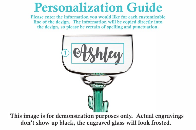 Op de afbeelding: Een helder glazen margarita-glas met een cactussteel. Het glas heeft een gepersonaliseerde inscriptie met de tekst "Ashley".