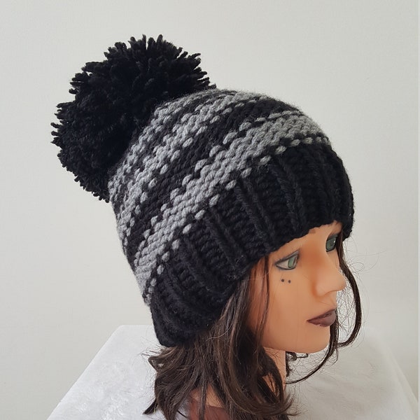 Bonnet femme, adolescente en laine tricoté main -  chapeau - vêtements d'hiver  - Gros pompon et bouton en bois - Handmade knitwear - beanie