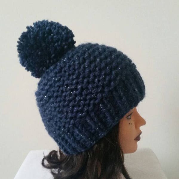 Bonnet femme, ado fille en laine tricoté main - vêtements d'hiver - chapeau - gros pompon - Handmade knitwear - beanie