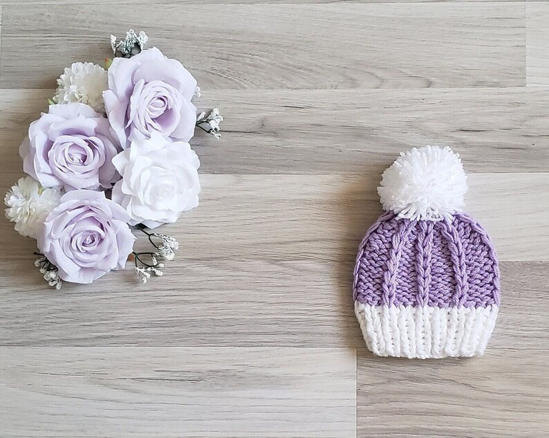 Bonnet bébé 0 à 3 mois, Naissance, enfant pompon en laine tricoté main, vêtements d'hiver, chapeau, laine douce mauve hat beanie image 3