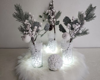 Lot décoration d'hiver 3 vases cylindriques en verre, led, rubans dentelle, centre de table, bougies, pomme de pin, pomme, neige