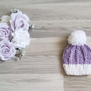 Bonnet bébé 0 à 3 mois, Naissance, enfant pompon en laine tricoté main, vêtements d'hiver, chapeau, laine douce mauve hat beanie image 2