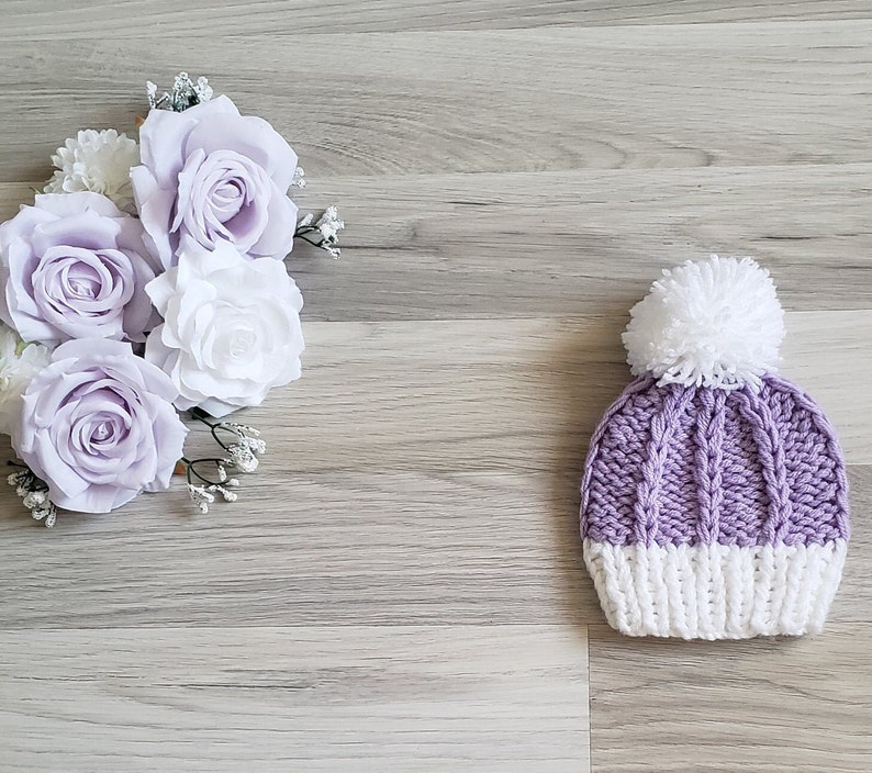 Bonnet bébé 0 à 3 mois, Naissance, enfant pompon en laine tricoté main, vêtements d'hiver, chapeau, laine douce mauve hat beanie image 2