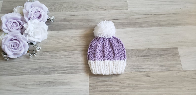 Bonnet bébé 0 à 3 mois, Naissance, enfant pompon en laine tricoté main, vêtements d'hiver, chapeau, laine douce mauve hat beanie image 8