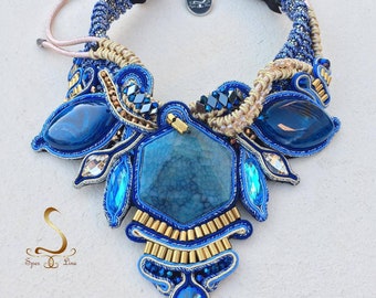 Collier plastron bleu pour femme | Collier d'agate réglable esthétique à l'ancienne avec broderie de grosses perles audacieuses | Bijoux épais en soutache cool