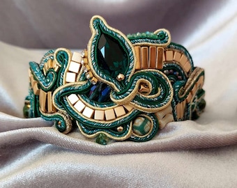 Green soutache bracelet with Swarovski cristal, khaki bracelet, embroidered bracelet, beaded bracelet, embroidered cuff, soutache jewelry