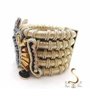 Bracelet en or Soutache fabriqué à la main avec des cristaux Swarovski étincelants. Bijoux de déclaration Boho Chic uniques pour les mariages et les occasions spéciales image 6
