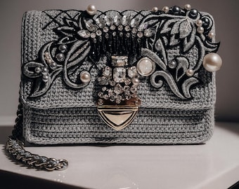 Luksusowa torebka szydełkowa – wieczorowa kopertówka z koralikami Swarovski
