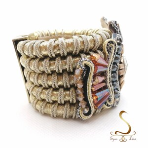 Brazalete Soutache de oro hecho a mano con cristales Swarovski brillantes. Joyas únicas Boho Chic para bodas y ocasiones especiales imagen 8