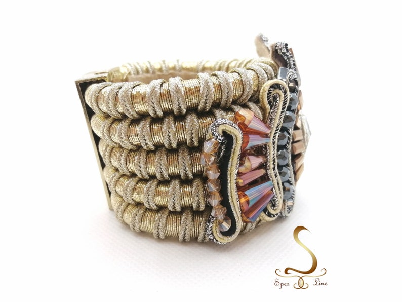 Brazalete Soutache de oro hecho a mano con cristales Swarovski brillantes. Joyas únicas Boho Chic para bodas y ocasiones especiales imagen 8