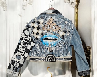 Kurtka Denim Queen z ozdobnymi kryształkami: ręcznie zdobiona koralikami, haute couture streetwear
