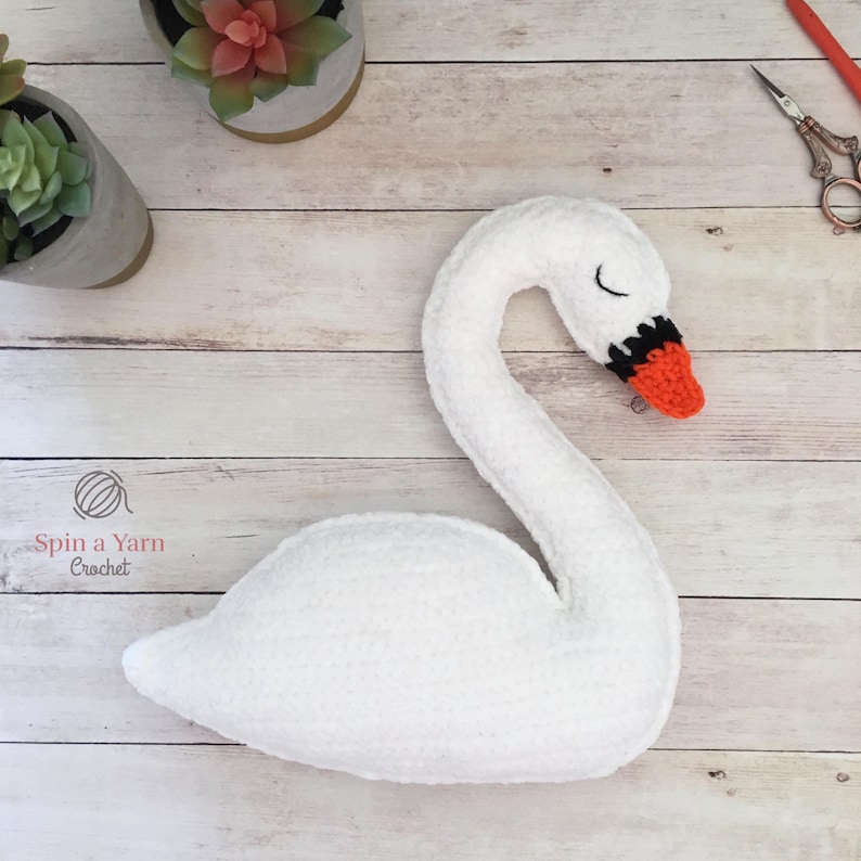 Swan Amigurumi Crochet Pattern image 1