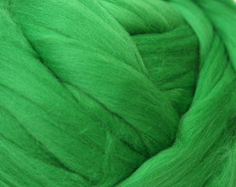 100g Extra Fine Merino Roving Wool Green for Wet Nuno Needle Felting Spinning Weaving Knitting, Color 238