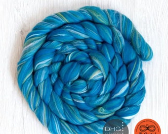 100g Extra Fine Merino Roving Wool Blue Blend for Wet Nuno Needle Felting Spinning Weaving Knitting Carding, Color Holiday