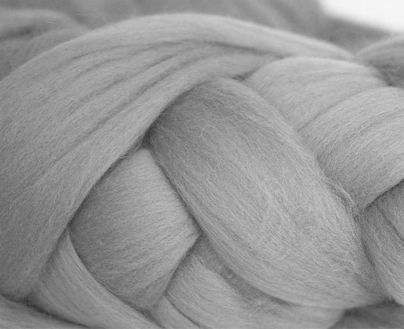 Wolf Color 100g Extra Fine Merino Wool Tops Roving Grey Color for Wet Felting Nuno Felting Spinning