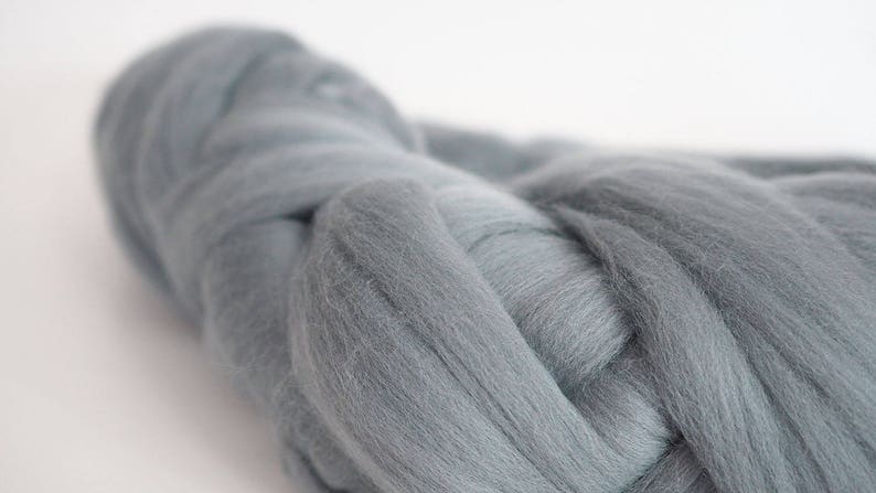 Wolf Color 100g Extra Fine Merino Wool Tops Roving Grey Color for Wet Felting Nuno Felting Spinning