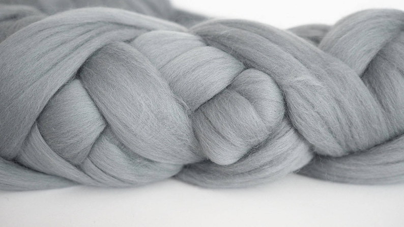 Wolf Color 100g Extra Fine Merino Wool Tops Roving Grey Color for Wet Felting Nuno Felting Spinning