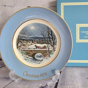 Avon Porzellan Teller &#39;&#39;Dashing Through the Snow&#39;&#39; Sammlerteller Exklusiv für Avon Productions 1979 von Enoch Wedgwood, England