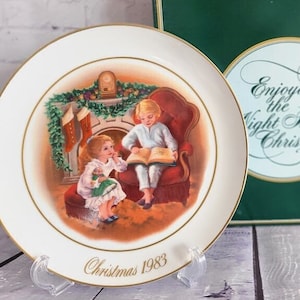 Avon Christmas Memories Porcelain Plate, Enjoying the Night Before Christmas, Collector&#39;s Plate Made Exclusively for Avon Productions, 1983