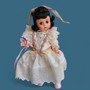 Madame Alexander &quot;1885 Flower Girl&quot; Collectible 8&quot; Doll from 1995 MAD Convention Companion