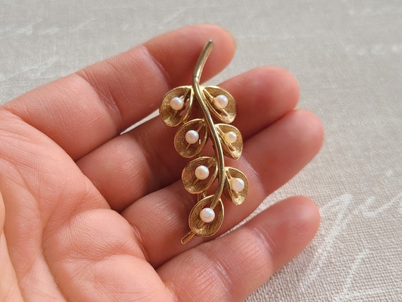 Vintage Gold tone Floral Faux Pearl Brooch Pin - image 8