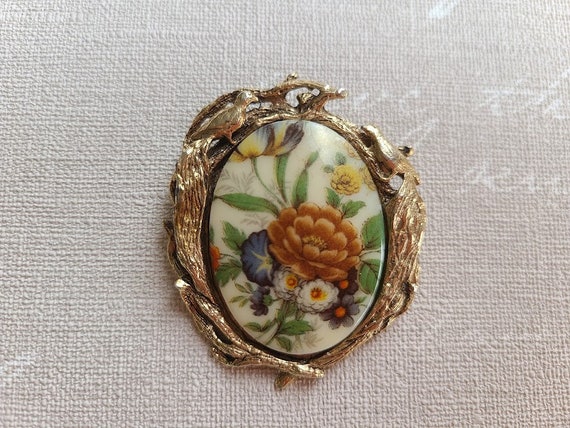 Vintage Handpainted Floral Cameo Brooch Pin Penda… - image 2