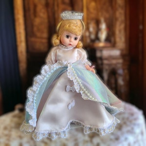 Madame Alexander 8&quot; Sleeping Beauty Doll, Storyland Brothers Grimm Series, Stand, Tag, 1995