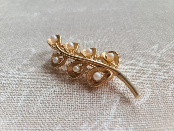 Vintage Gold tone Floral Faux Pearl Brooch Pin - image 2