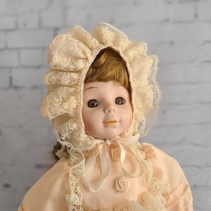 18&#39;&#39; Porcelain Victorian Doll in Beautiful Lace Dress and Bonnet, Stand