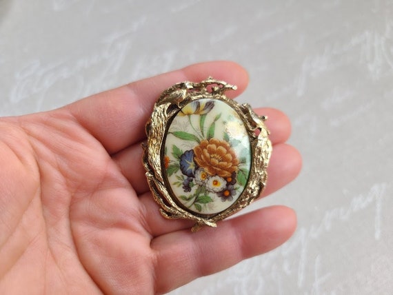 Vintage Handpainted Floral Cameo Brooch Pin Penda… - image 3