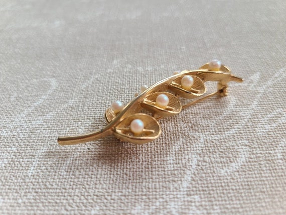 Vintage Gold tone Floral Faux Pearl Brooch Pin - image 3