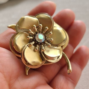 Vintage Costume Jewelry Stunning Matte/ Shiny Gold Tone Aurora Borealis Crystal Flower Brooch, Coat Pin