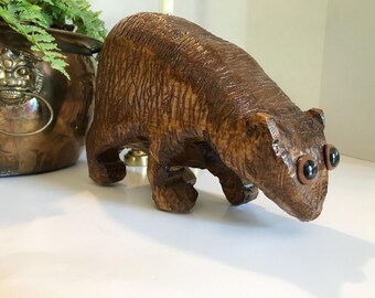 大特価！値下げ！木製 クマの彫刻 大きい。 ヴィンテージの手彫りの木製クマの大きな像、目が飛び出たヴィンテージ