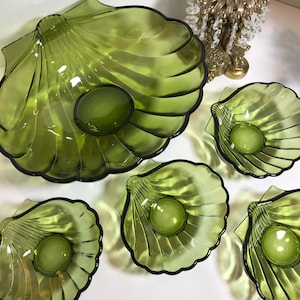 Vintage mid century green glass shell salad bowl set, Vintage green glass large glass clam shell bowl and 4 serving bowls, Vintage salad set