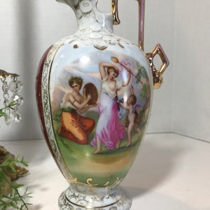 Vintage signierte Kaufmann Porzellankrug, Romantische österreichische handbemalte Krugvase, viktorianischer Stil Kaufmann eleganter Krug