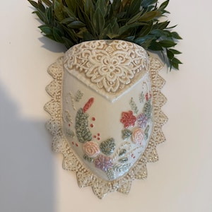 Vintage off white aged style ceramic wall pocket planter with floral and lace ceramic embellishments, Vintage Romantic wall vase planter