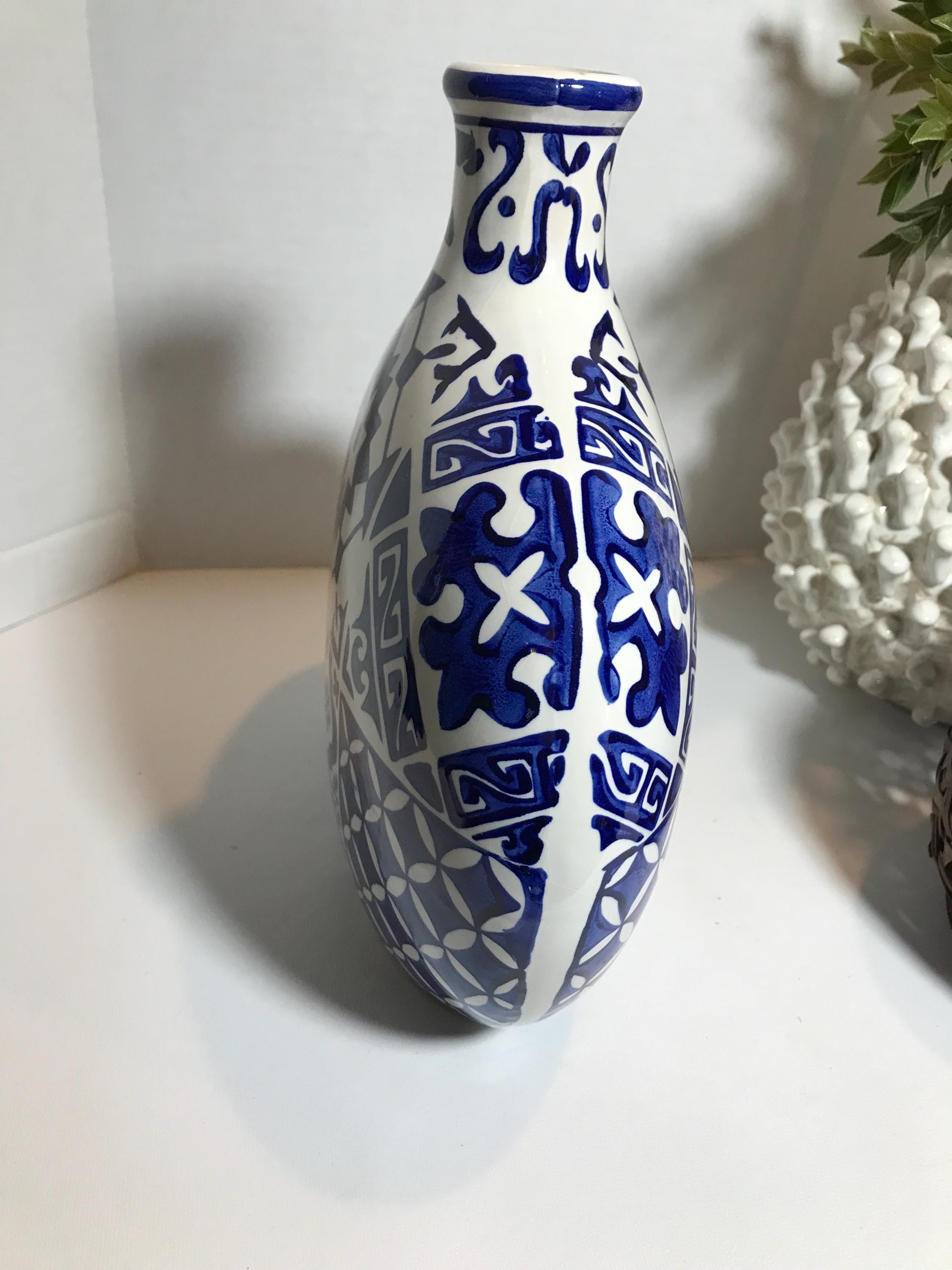 未使用・新品 手作り陶器 花瓶 白茶ストライプ ユニークなタイル模様の白と青の陶器の花瓶、青と白のタイルのような