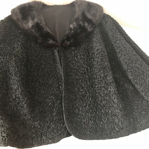 Vintage 1950s black ribbon cropped coat with fur collar, Vintage 50s 60s textured short coat, Jackie O cropped jacket, vintage cropped wrap